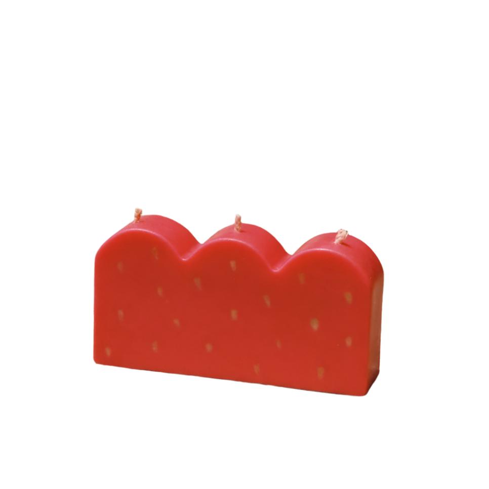 The three scallop strawberry pillar candle available on Kangyco.com.